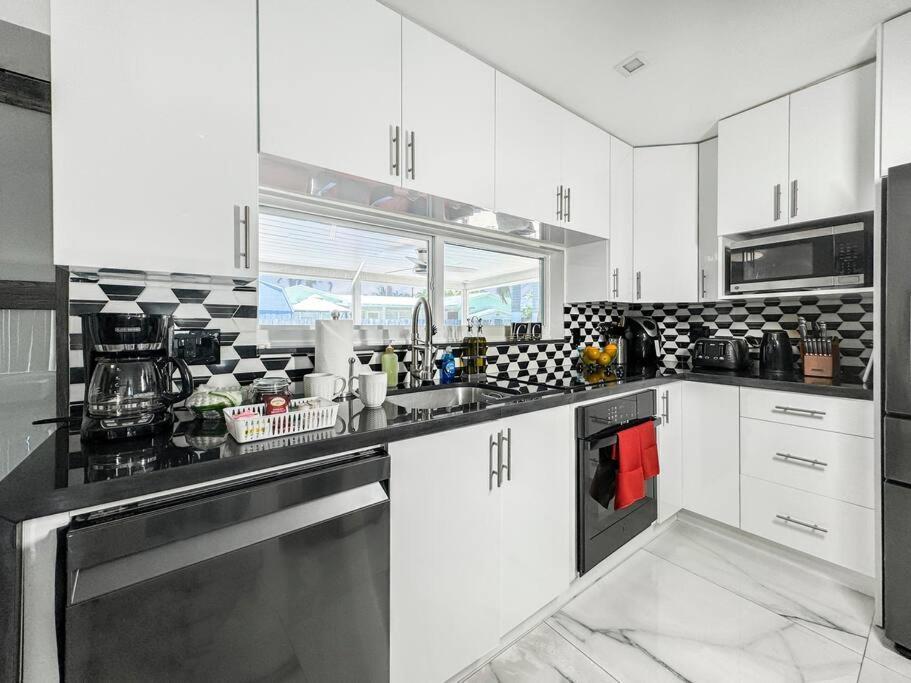 Amazing Home W Heated Pool 8 Mins To The Beach Lighthouse Point المظهر الخارجي الصورة